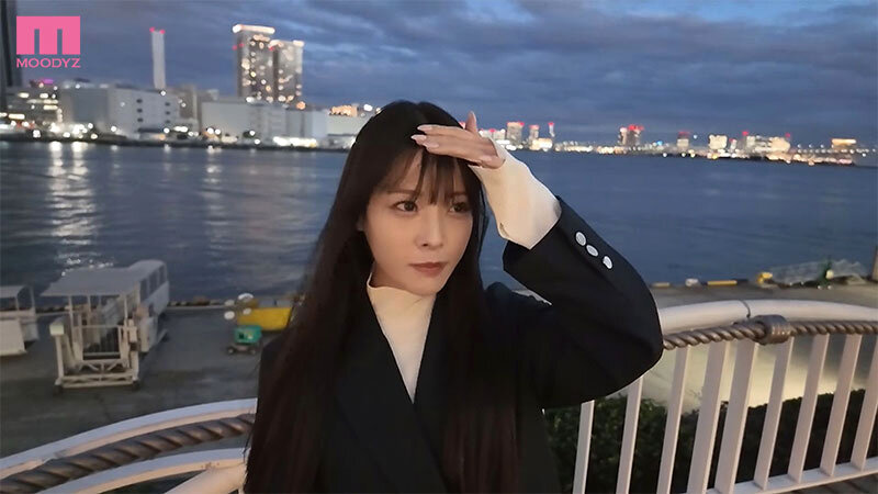 八木奈々 夜の港 夜景バック 私服オフショット