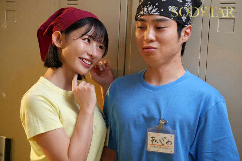 【1start00554】宮島めい バイト 黄色Tシャツ バンダナ ロッカー室 同僚と笑顔