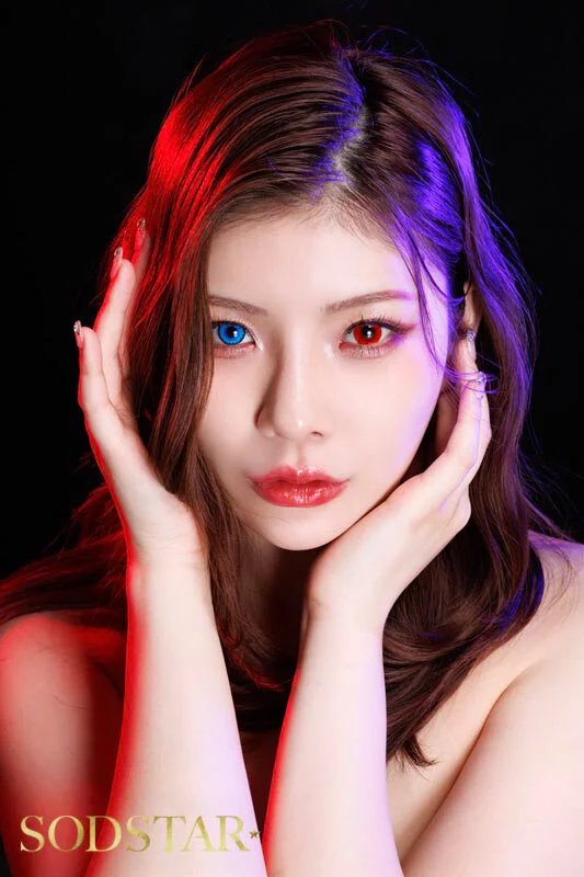 START-596 神木麗の青と赤の異色瞳が際立つクローズアップポートレート