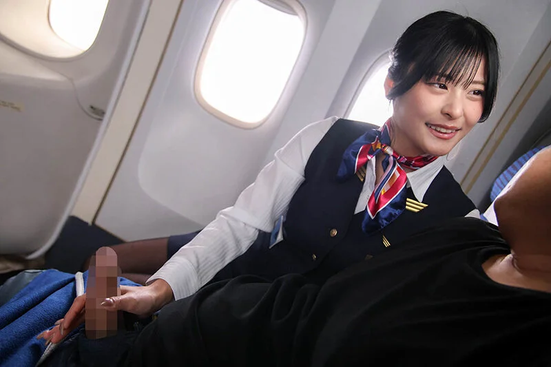 DANDYA-035 美人CA:CA制服姿で機内客席に座る男性に微笑みながら手コキするシーン(モザイク処理あり)