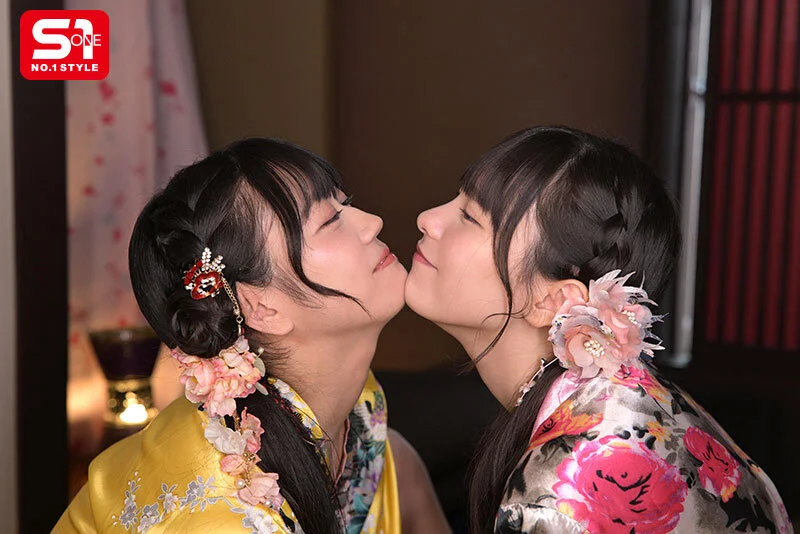 SIVR-479 浴衣姿の明日葉みつはと村上悠華が見つめ合い、今にもキスをしようとする艶めかしいシーン