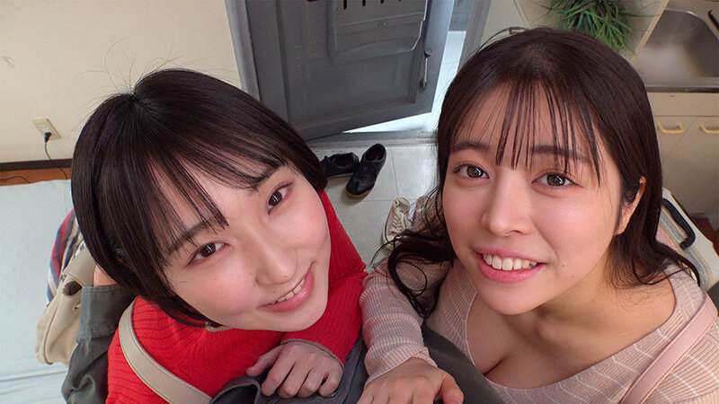DVMM-417 羽月乃蒼と糸井瑠花が上京し玄関先で兄に笑顔を向ける妹2人のシーン