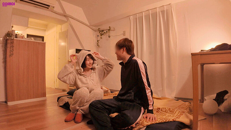 HAWA-382 るかがモコモコの着ぐるみパジャマ姿で男性と布団の上でくつろぐ就寝前のシーン